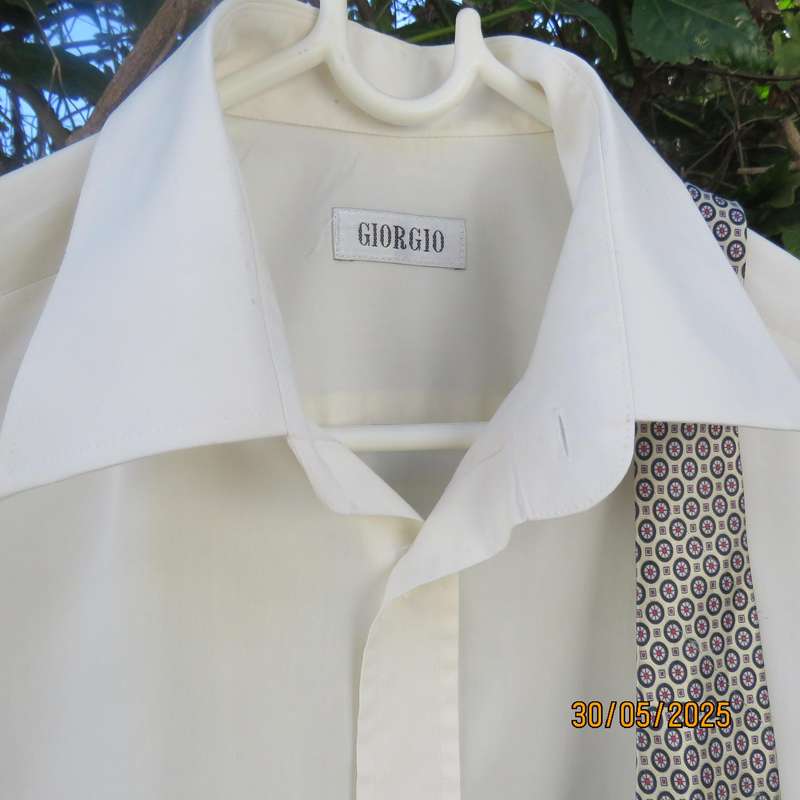 GEORGIO rich cream men's long sleeve shirt size Large. Neck 41-16. Free matching tie