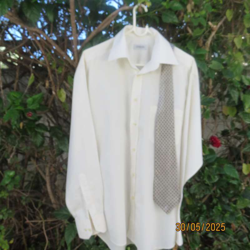 GEORGIO rich cream men's long sleeve shirt size Large. Neck 41-16. Free matching tie
