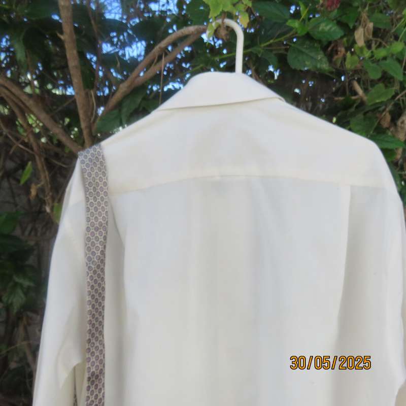 GEORGIO rich cream men's long sleeve shirt size Large. Neck 41-16. Free matching tie