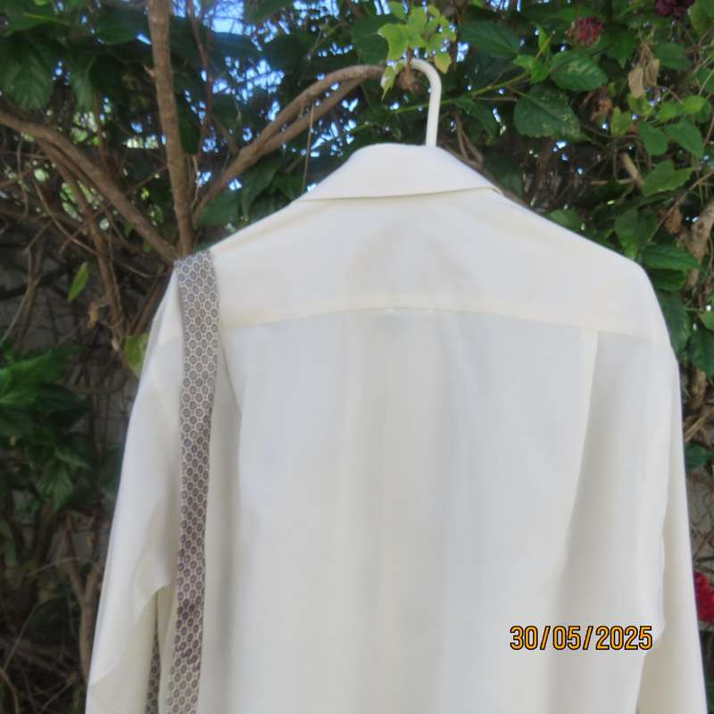 GEORGIO rich cream men's long sleeve shirt size Large. Neck 41-16. Free matching tie
