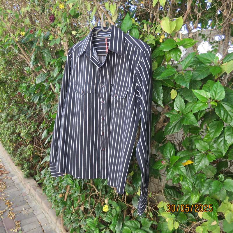 IDENTITY casual long sleeve black-white striped cotton stretch shirt. Size Medium.