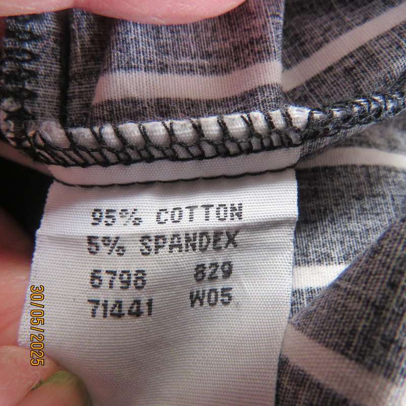 IDENTITY casual long sleeve black-white striped cotton stretch shirt. Size Medium.