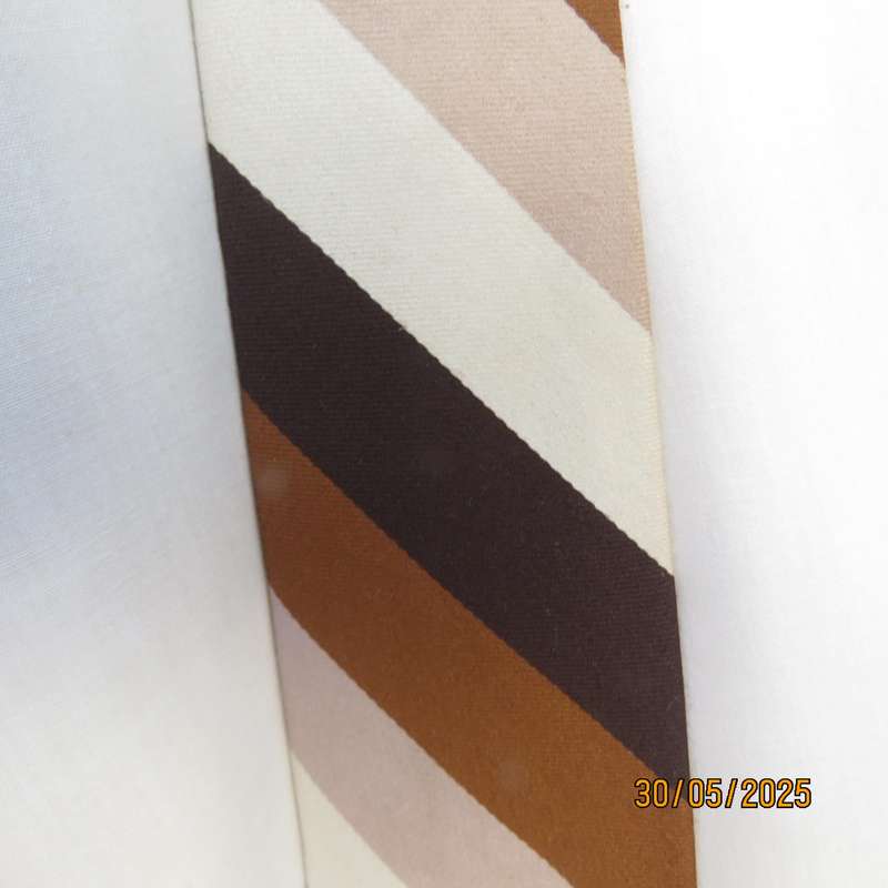 JETEXEC superior quality long sleeve ecru polycotton shirt size XL with free Cravateur tie.