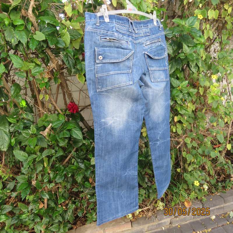 RELAY men's blue denim polycotton jeans size 38. Inner leg 77cm. 10 pockets