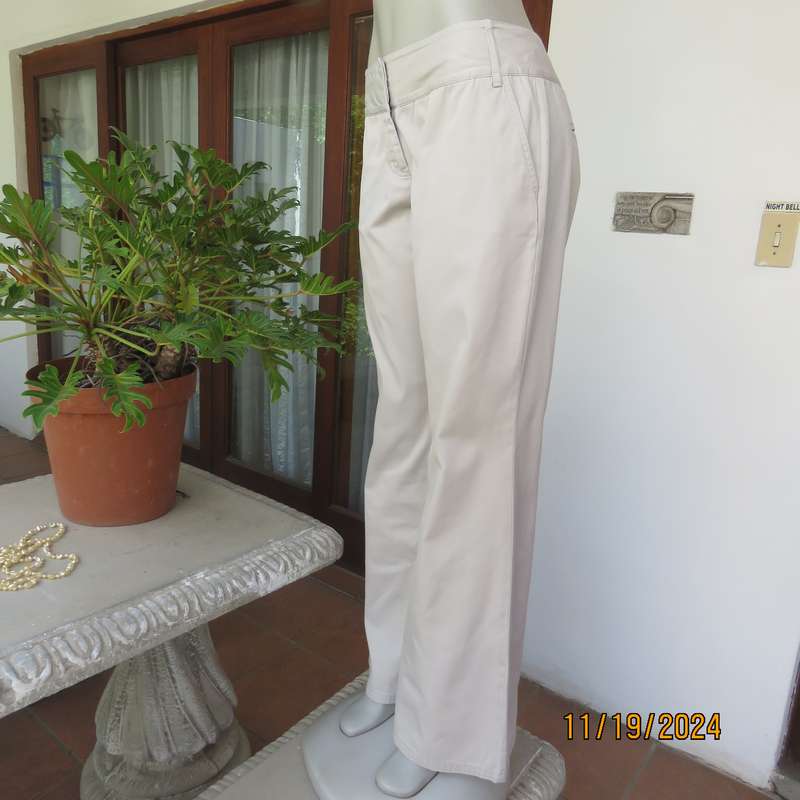 WOOLWORTHS top of the line bootlegged beige cotton pants size 36.Pockets back-front. As new