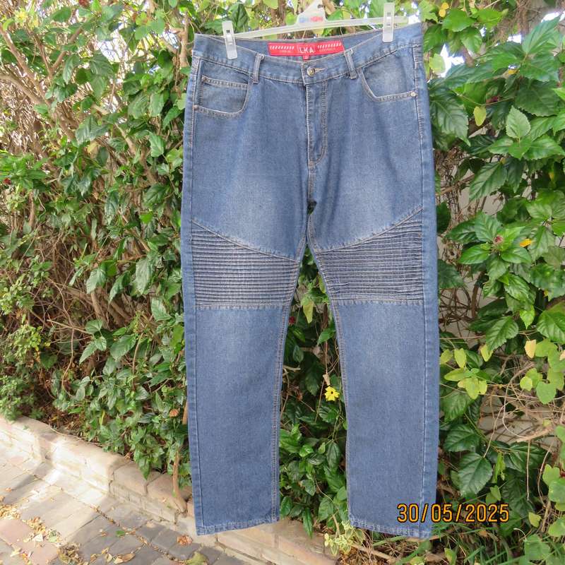 LKA blue denim men's jeans in 100% cotton size 38. Inner leg 79cm. As new