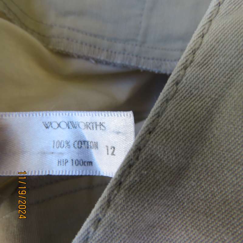 WOOLWORTHS top of the line bootlegged beige cotton pants size 36.Pockets back-front. As new