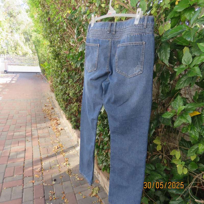 LKA blue denim men's jeans in 100% cotton size 38. Inner leg 79cm. As new