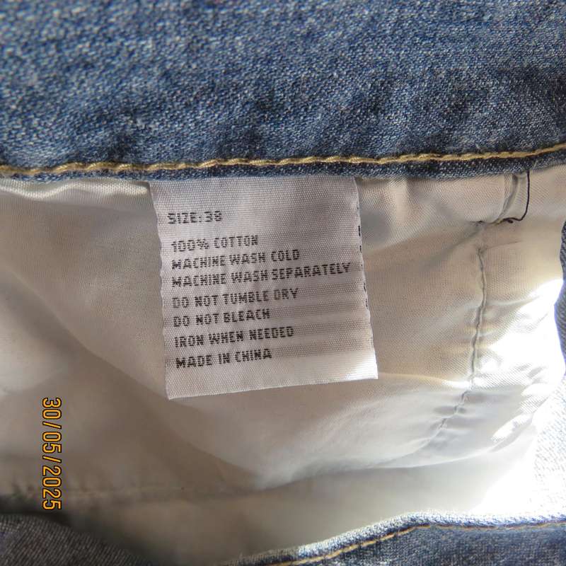 LKA blue denim men's jeans in 100% cotton size 38. Inner leg 79cm. As new