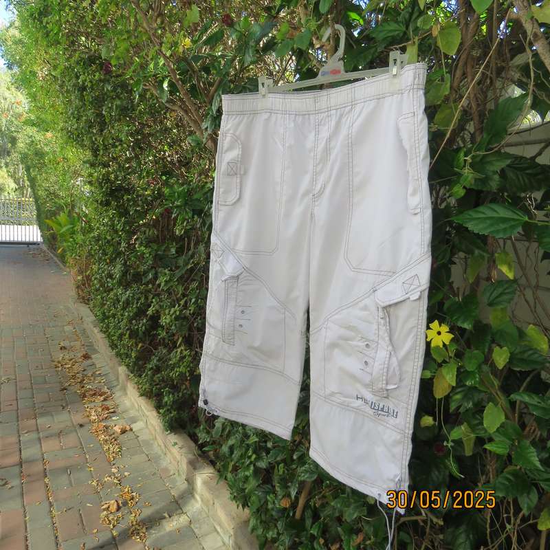 HEMISPHERE Sport white cropped pants in polyester size Large. 6 pockets.