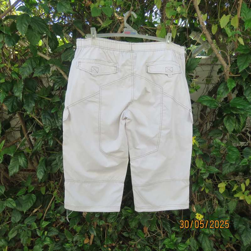 HEMISPHERE Sport white cropped pants in polyester size Large. 6 pockets.