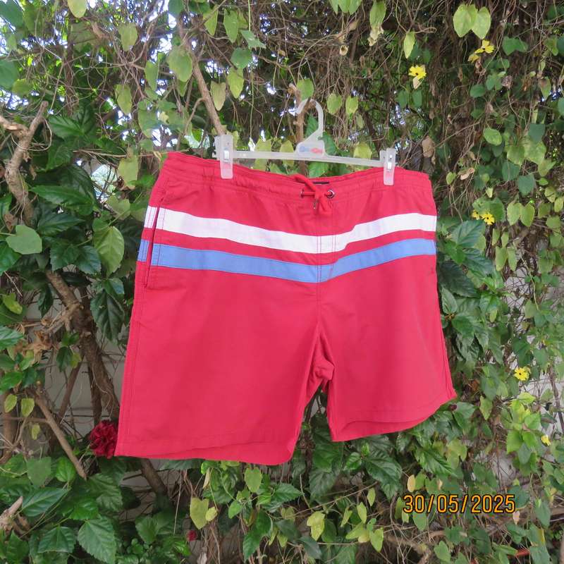 WOOLWORTHS red cotton-nylon boardshorts size XXL. Nylon mesh inner. Drawstring.