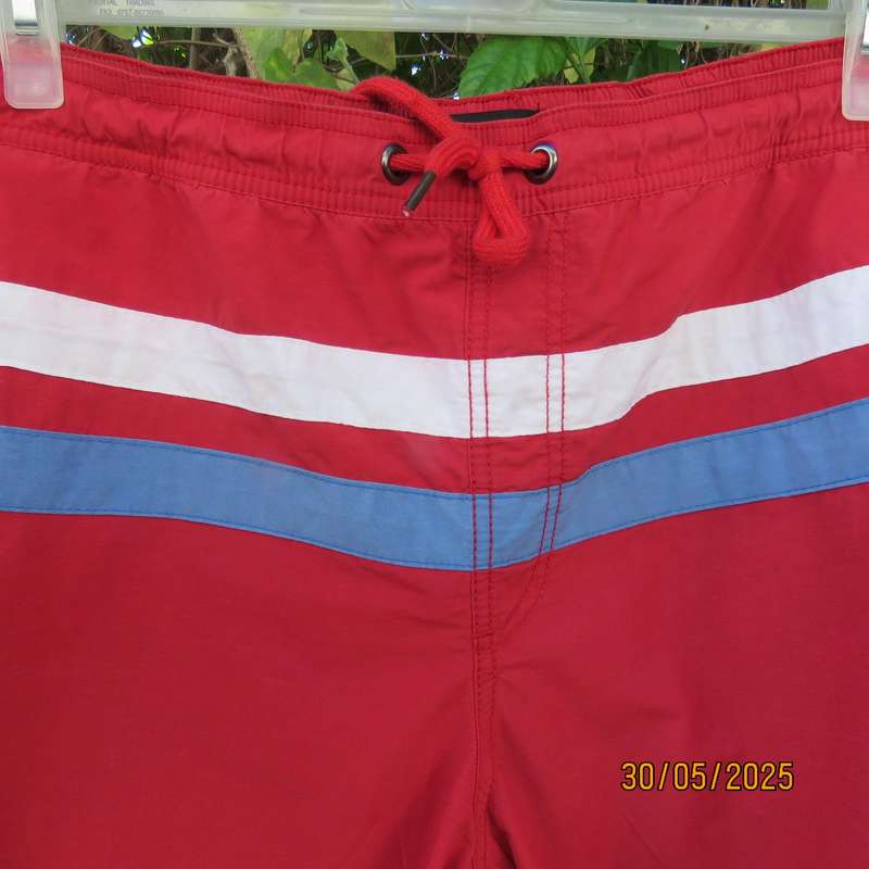 WOOLWORTHS red cotton-nylon boardshorts size XXL. Nylon mesh inner. Drawstring.