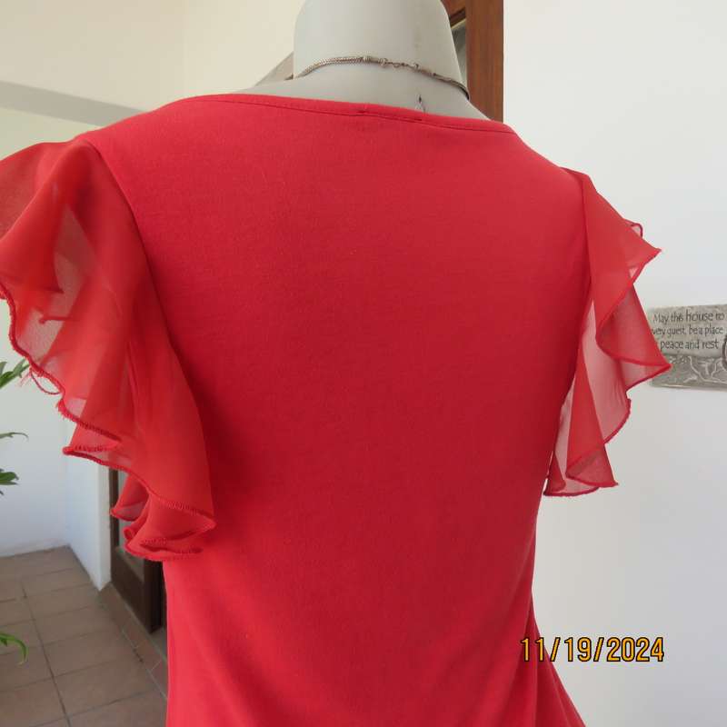 Pretty red slip over poly-rayon stretch top. Scooped frilled neckline and armholes.Size 32. Good con