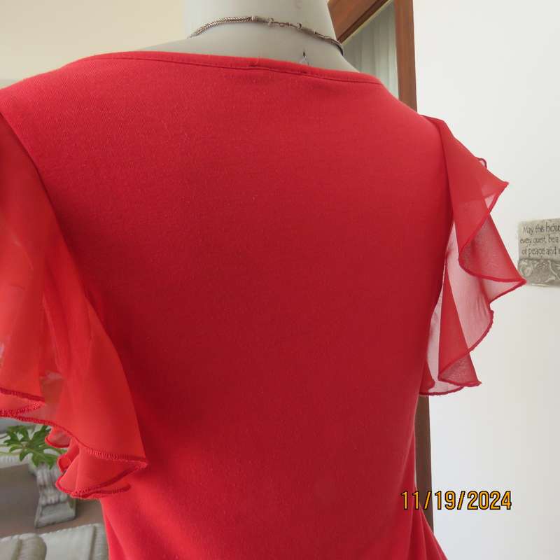 Pretty red slip over poly-rayon stretch top. Scooped frilled neckline and armholes.Size 32. Good con