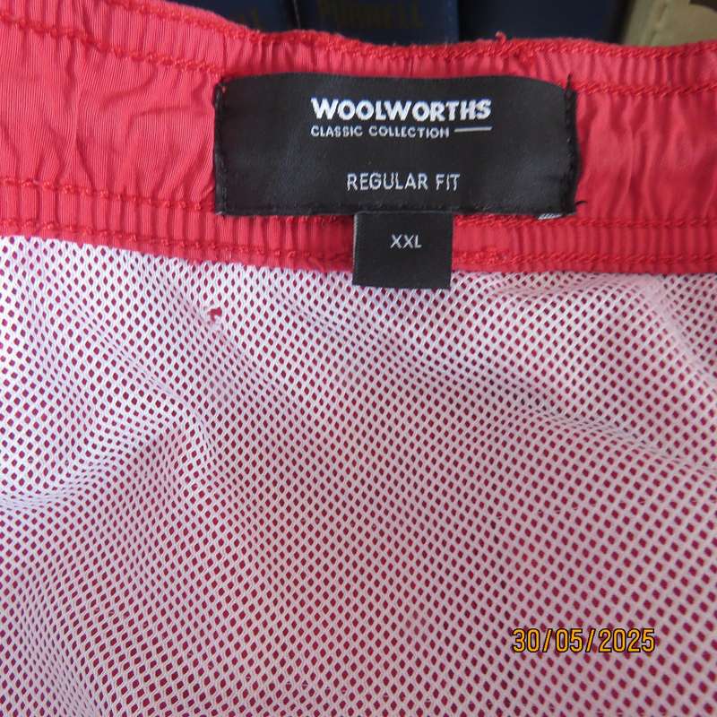 WOOLWORTHS red cotton-nylon boardshorts size XXL. Nylon mesh inner. Drawstring.