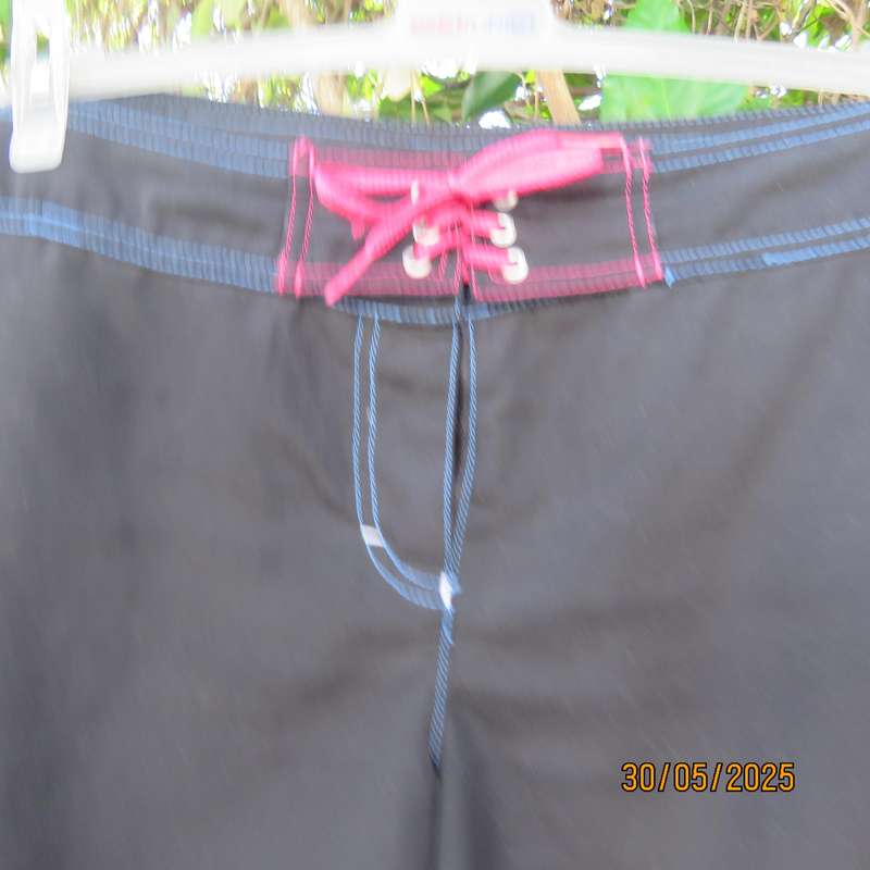 WOOLWORTHS black ladies boardshorts size 40. Side pocket.