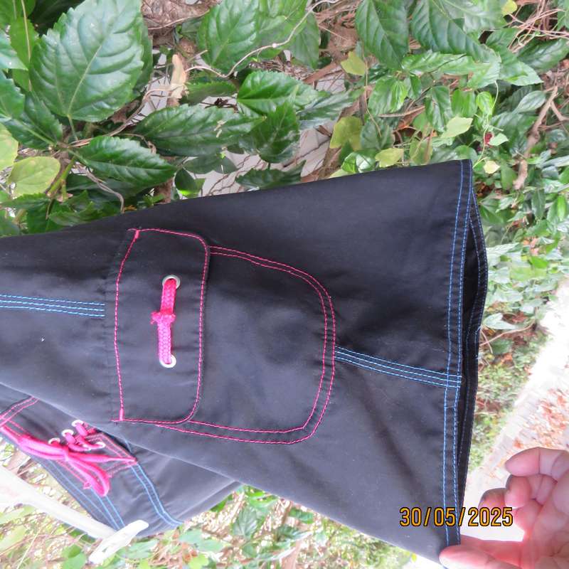 WOOLWORTHS black ladies boardshorts size 40. Side pocket.