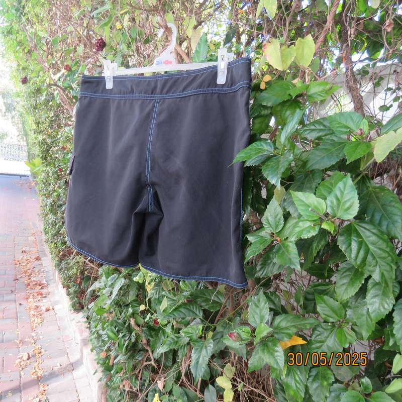 WOOLWORTHS black ladies boardshorts size 40. Side pocket.
