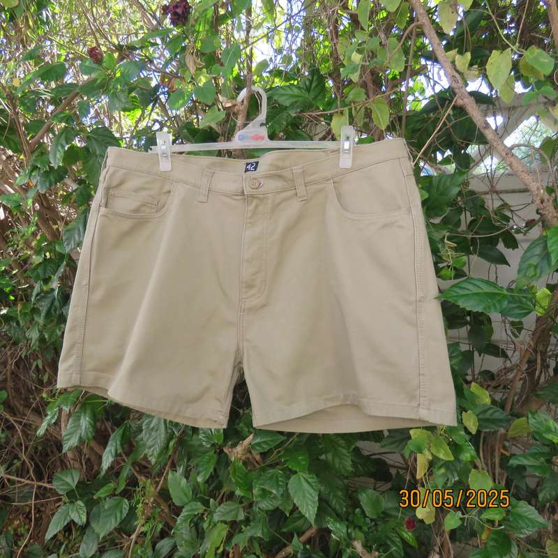 JONSSON khaki 100% cotton men's shorts size 42. Never worn.