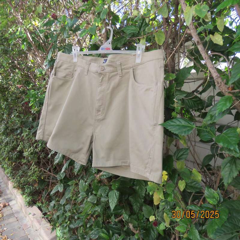 JONSSON khaki 100% cotton men's shorts size 42. Never worn.