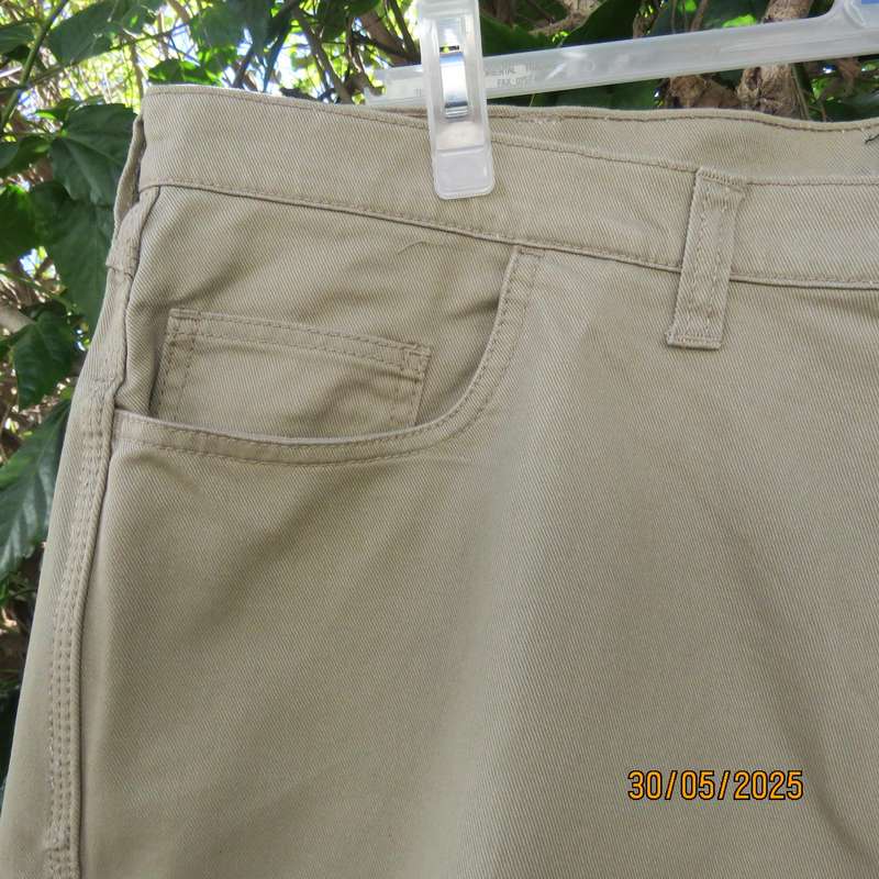 JONSSON khaki 100% cotton men's shorts size 42. Never worn.