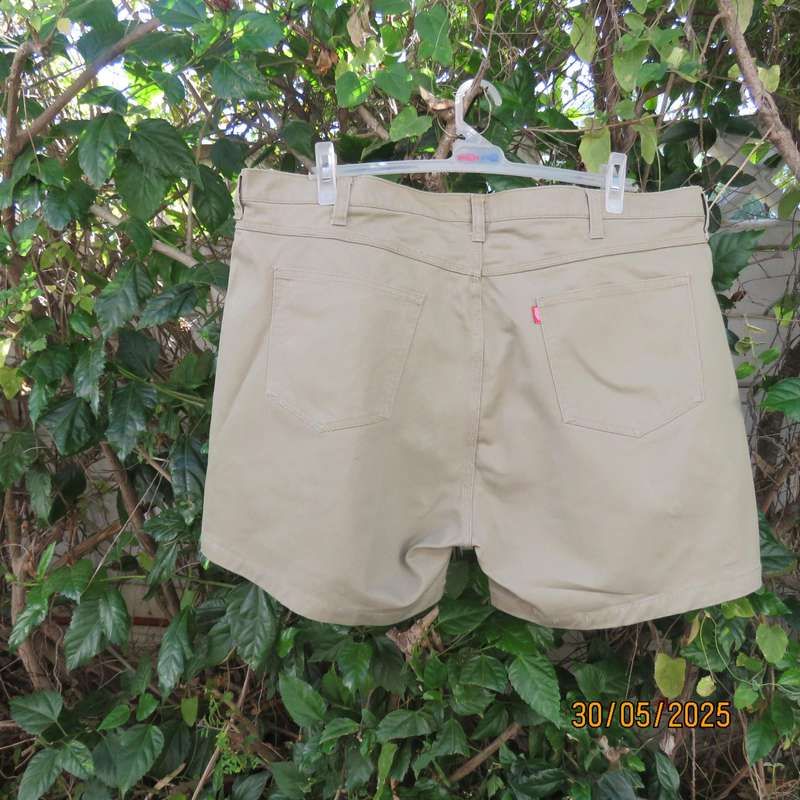 JONSSON khaki 100% cotton men's shorts size 42. Never worn.