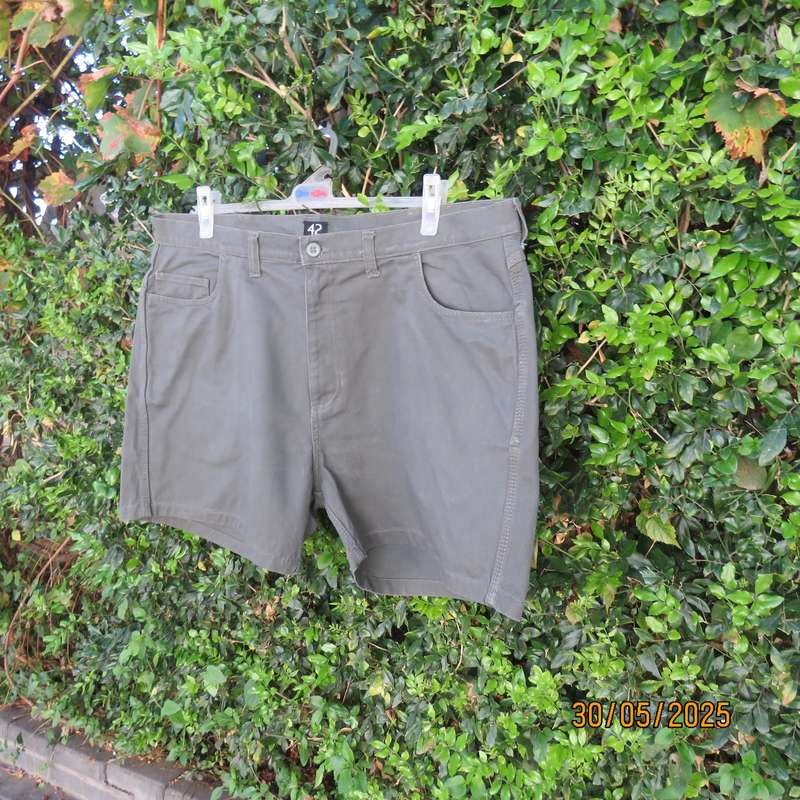 JONNSON juniper green heavy 100% cotton size 42 shorts. Never worn.