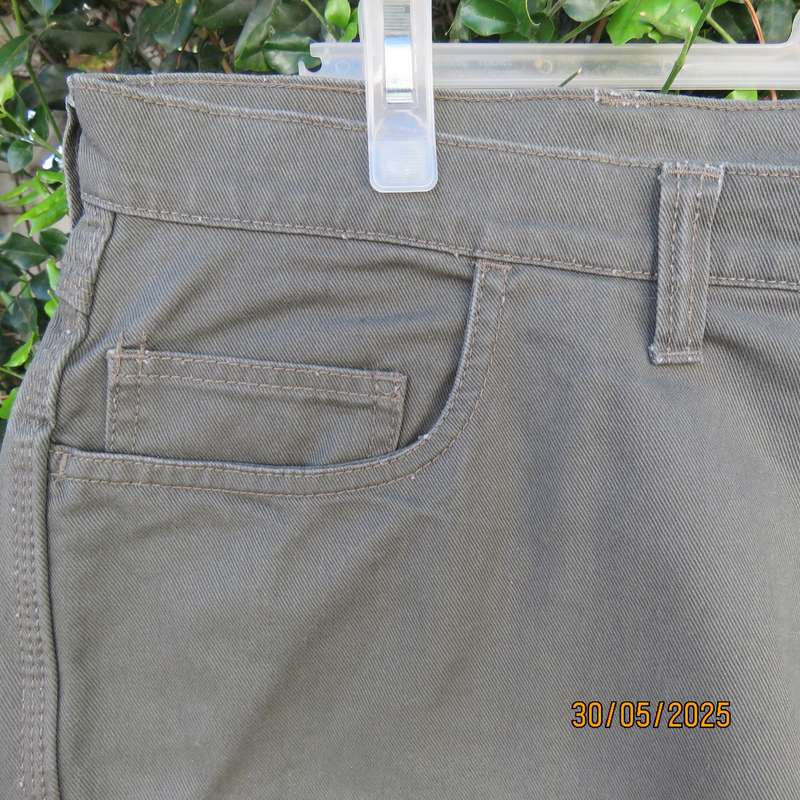 JONNSON juniper green heavy 100% cotton size 42 shorts. Never worn.