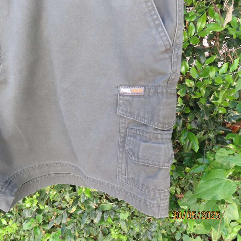 JEEP juniper green heavy cotton shorts size 42. With 4 pockets. As new