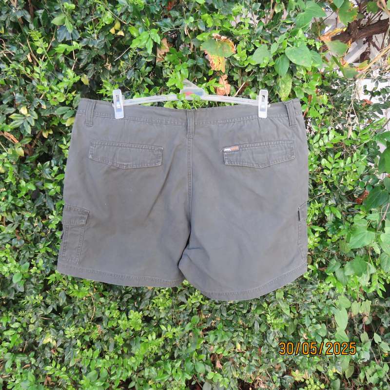 JEEP juniper green heavy cotton shorts size 42. With 4 pockets. As new