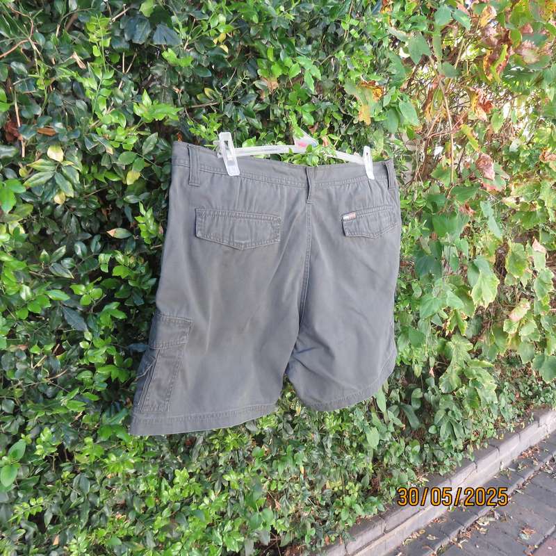 JEEP juniper green heavy cotton shorts size 42. With 4 pockets. As new