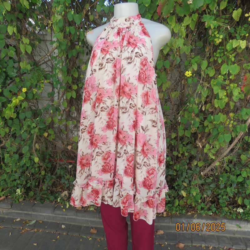 Rich cream-crimson floral pattern long wide top in polyester. Lined. Size 35. Gathered high neck.