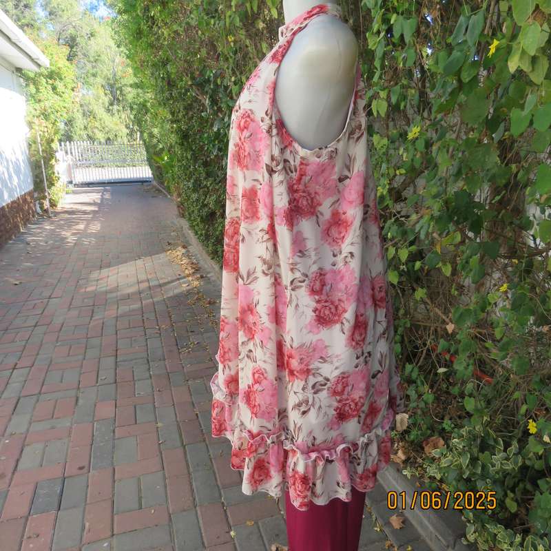 Rich cream-crimson floral pattern long wide top in polyester. Lined. Size 35. Gathered high neck.