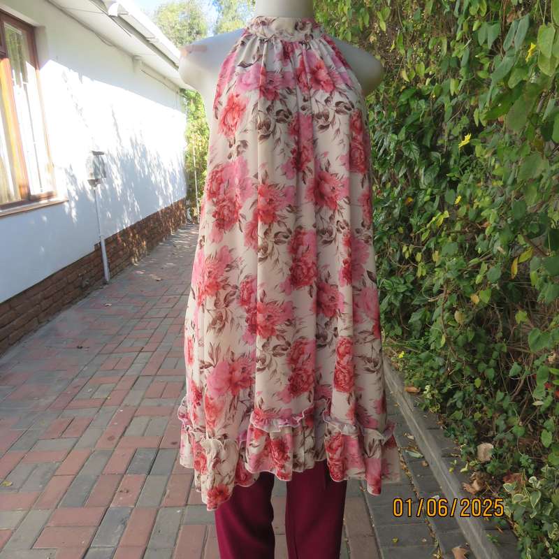 Rich cream-crimson floral pattern long wide top in polyester. Lined. Size 35. Gathered high neck.