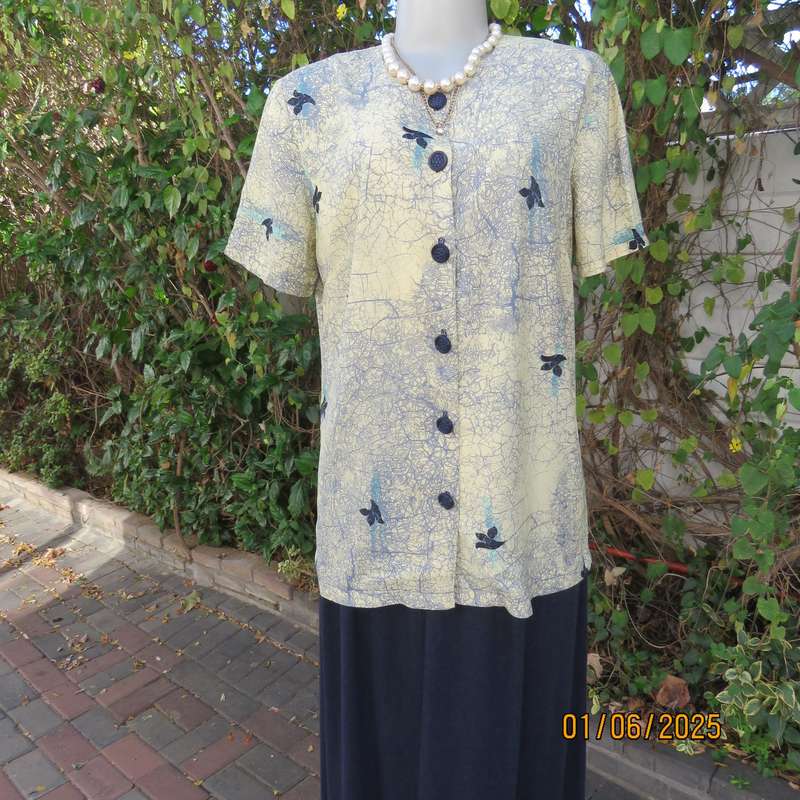 Boutique made royal cream button down collarless top. Jade vein -leaf pattern. Size 36