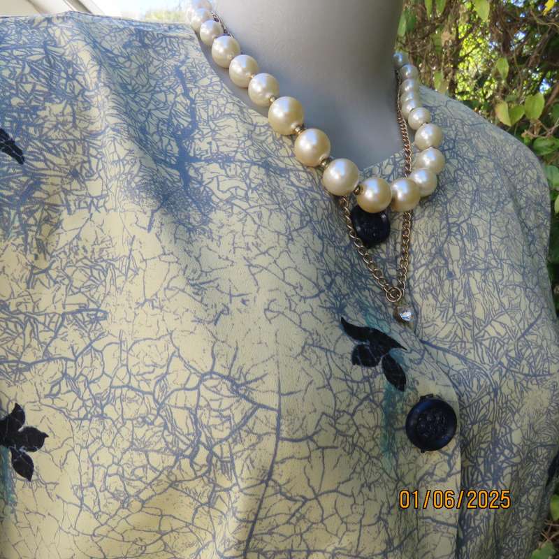 Boutique made royal cream button down collarless top. Jade vein -leaf pattern. Size 36
