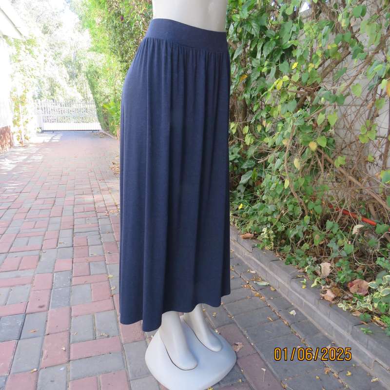 WOOLWORTHS warm ankle length navy poly-rayon stretch skirt size 42. Elasticated waist.