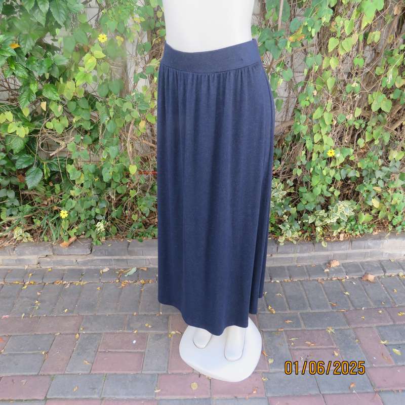 WOOLWORTHS warm ankle length navy poly-rayon stretch skirt size 42. Elasticated waist.