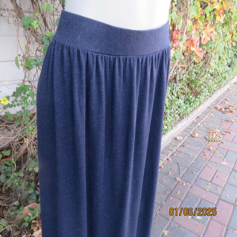 WOOLWORTHS warm ankle length navy poly-rayon stretch skirt size 42. Elasticated waist.