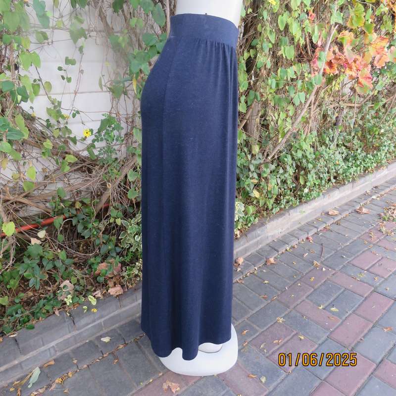 WOOLWORTHS warm ankle length navy poly-rayon stretch skirt size 42. Elasticated waist.