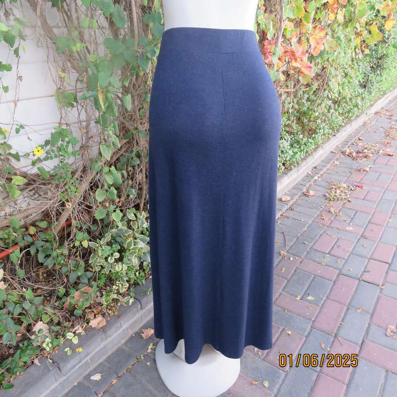 WOOLWORTHS warm ankle length navy poly-rayon stretch skirt size 42. Elasticated waist.