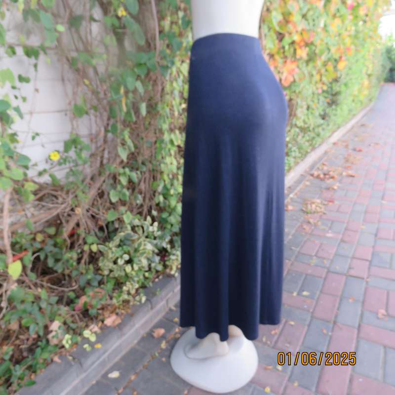WOOLWORTHS warm ankle length navy poly-rayon stretch skirt size 42. Elasticated waist.