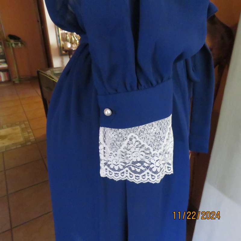 Amazing navy SHUBETTE of LONDON vintage long sleeves sheer polyester dress. Size 36.Lined.Cream lace