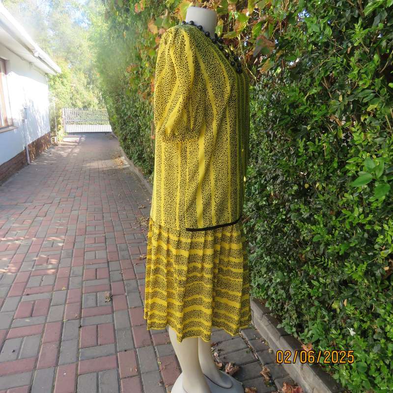 CHARLOTTE vintage size 38 honey yellow dress with black stripe patterns. 2 pieces.