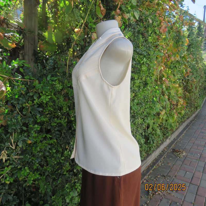 FEMININE sleeveless rich cream blouse from Tokyo in size 34. Dainty double collar.