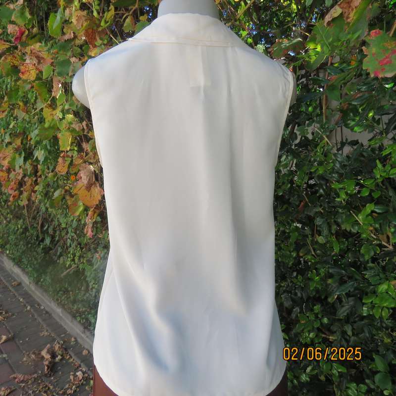 FEMININE sleeveless rich cream blouse from Tokyo in size 34. Dainty double collar.