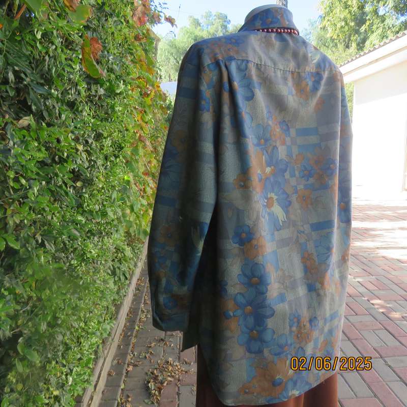 Owner made long sleeve polycotton top in blues-brown patterns. Size 42-44. Open collar