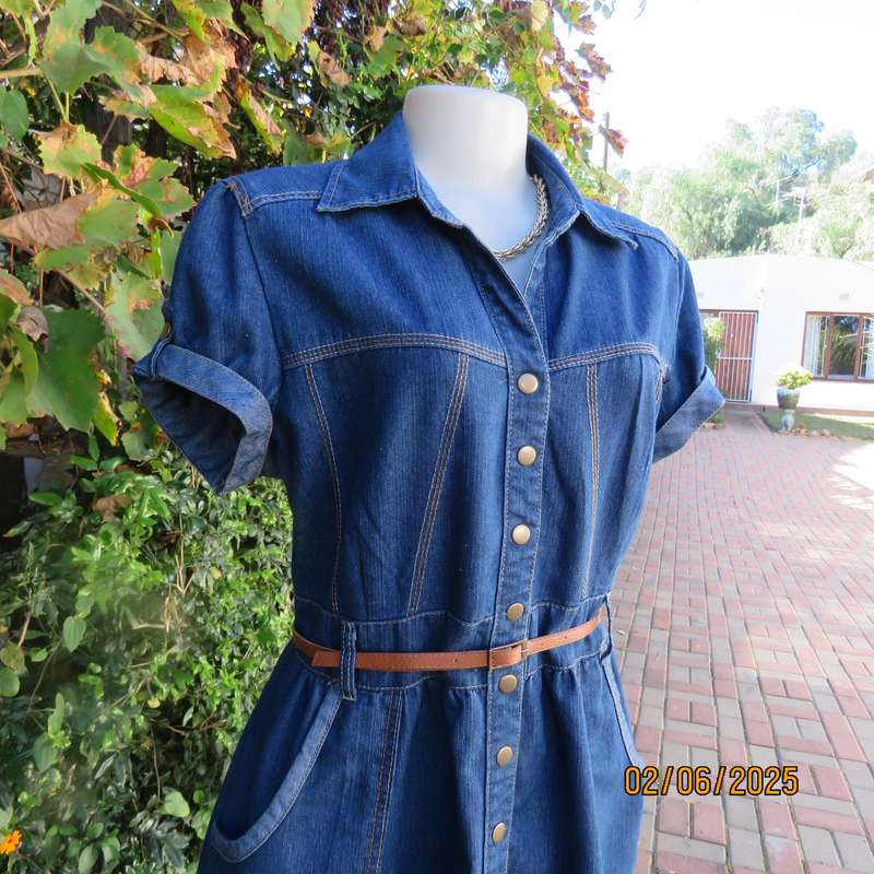 FASHION EXPRESS blue denim capped sleeve knee length dress in polycotton. Size 38