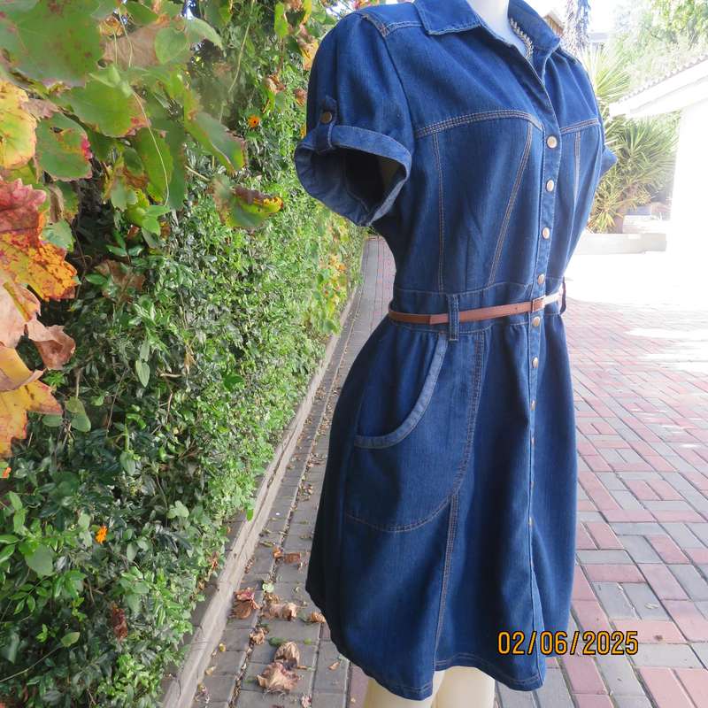 FASHION EXPRESS blue denim capped sleeve knee length dress in polycotton. Size 38
